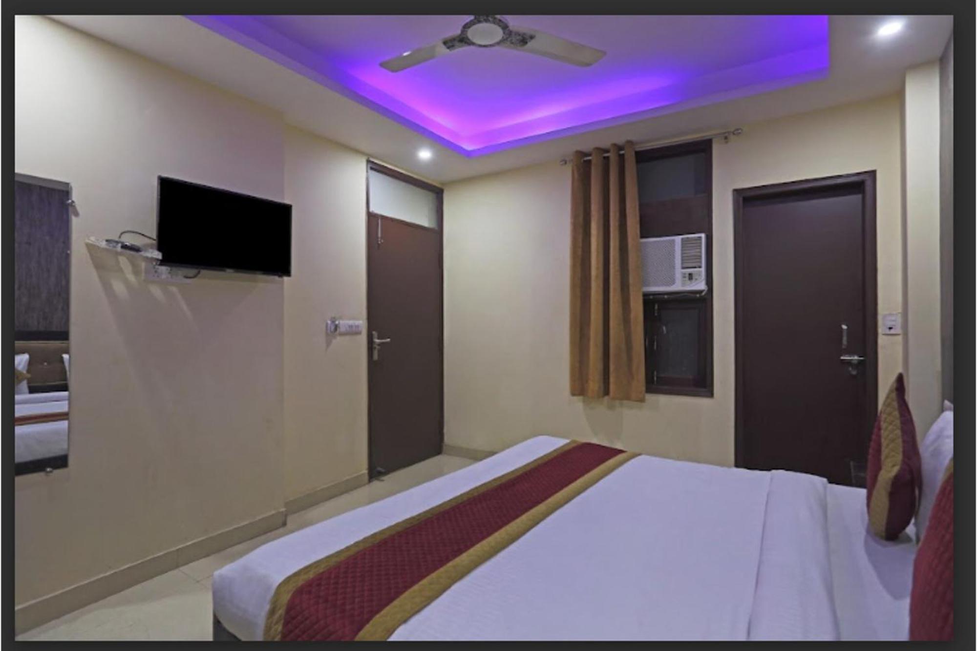 Hotel O Urban Wings 뉴델리 외부 사진